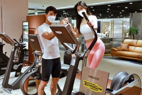 롯데백화점 잠실점에서 지난 1일부터 운영을 시작한 '테크노짐' 팝업스토어. <롯데백화점 제공>